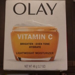 Olay vitamin c brighten- even - tone. Hydrate lightweight moisturizer
